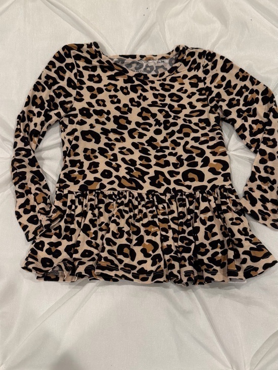 Posh Peanut Other - POSH PEANUT Girls' Leopard Ruffle-Hem Long Sleeve Top - Tan & Black Size 24m
